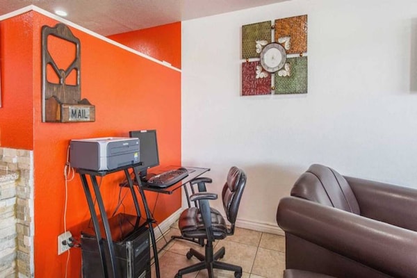 Foto van 2 tweepersoonsbedden (queensize) | Niet-roken, koelkast - FloorPlan