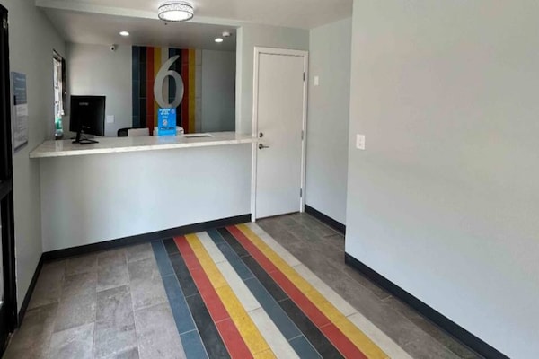 Foto van 2 tweepersoonsbedden (queensize) | Niet-roken, koelkast (Micfridge) - FloorPlan