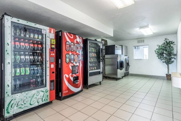 Foto van 1 tweepersoonsbed | Toegankelijk voor mensen met een mobiliteitsbeperking RI Shwr, Nsmk - FloorPlan