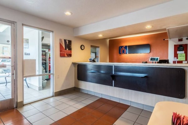 Foto van 2 tweepersoonsbedden | Roken toegestaan - Vakantiehuis in El Centro - FloorPlan