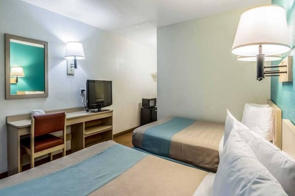 Foto van 2 tweepersoonsbedden | Roken toegestaan - Vakantiehuis in El Centro - BedRoom