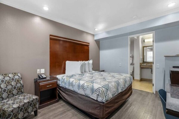 Foto van 1 tweepersoonsbed (Queensize) | Nsmk,Micfridge - Vakantiehuis in Carlsbad - BedRoom