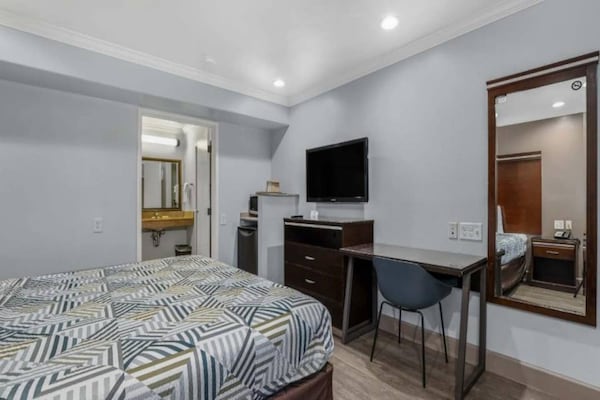 Foto van 1 tweepersoonsbed (Queensize) | Nsmk,Micfridge - Vakantiehuis in Carlsbad - BedRoom
