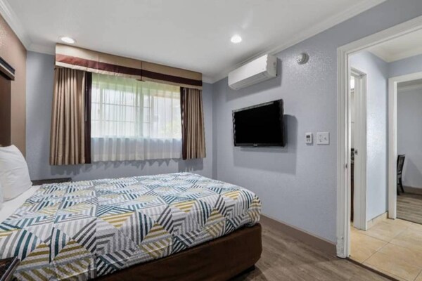 Foto van 1 tweepersoonsbed (Queensize) | Nsmk,Micfridge - Vakantiehuis in Carlsbad - Facilities