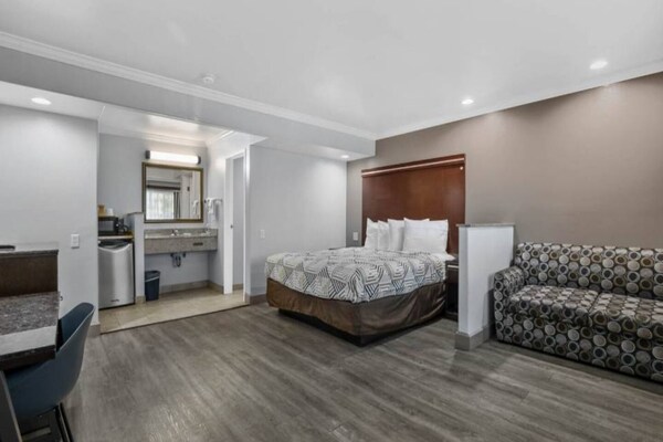 Foto van 1 tweepersoonsbed (Queensize) | Nsmk,Micfridge - Vakantiehuis in Carlsbad - BedRoom