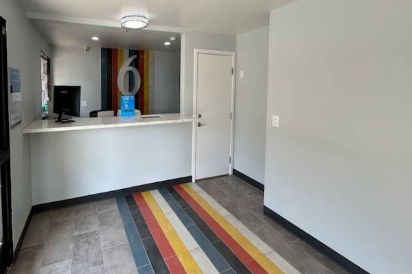 Foto van 2 tweepersoonsbedden (queensize) | Rookvrij - Vakantiehuis in Lake Elsinore - FloorPlan