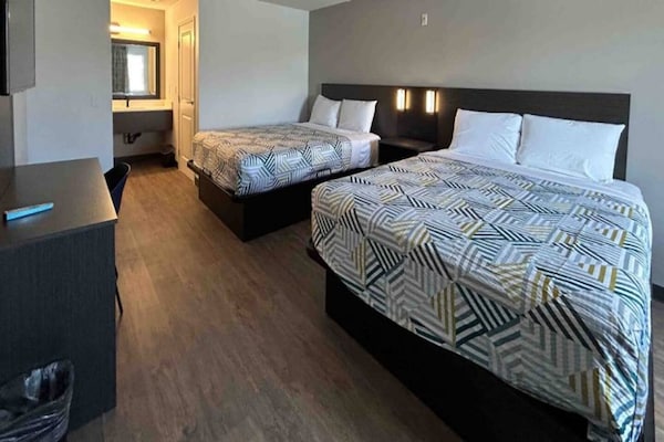 Foto van 2 tweepersoonsbedden (queensize) | Rookvrij - Vakantiehuis in Lake Elsinore - BedRoom