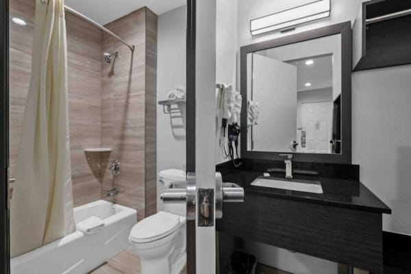 Foto van 1 kingsize bed | Rookvrij - Vakantiehuis in Escondido - BathRoom