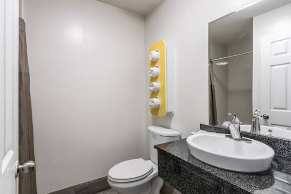 Foto van 1 tweepersoonsbed (queensize) | rookvrije keuken - Vakantiehuis in Savannah GA - BedRoom