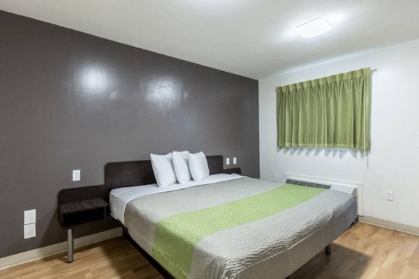 Foto van 1 tweepersoonsbed (queensize) | rookvrije keuken - Vakantiehuis in Savannah GA - BedRoom