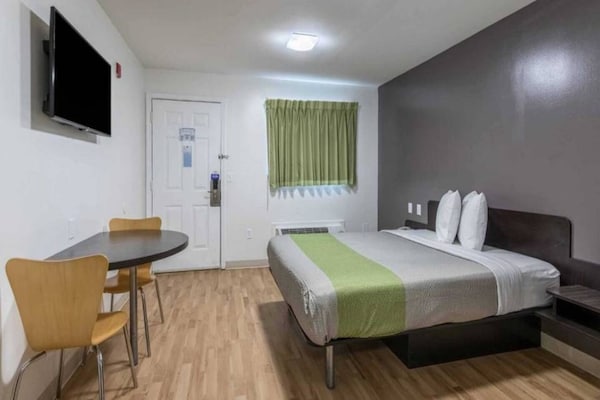 Foto van 1 tweepersoonsbed (queensize) | rookvrije keuken - Vakantiehuis in Savannah GA - BedRoom