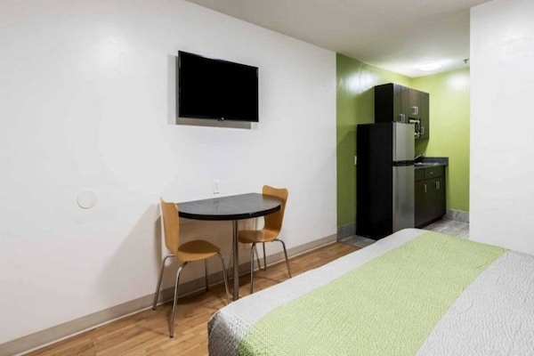 Foto van 1 tweepersoonsbed | rolstoeltoegankelijk | keuken | NSMK - BedRoom