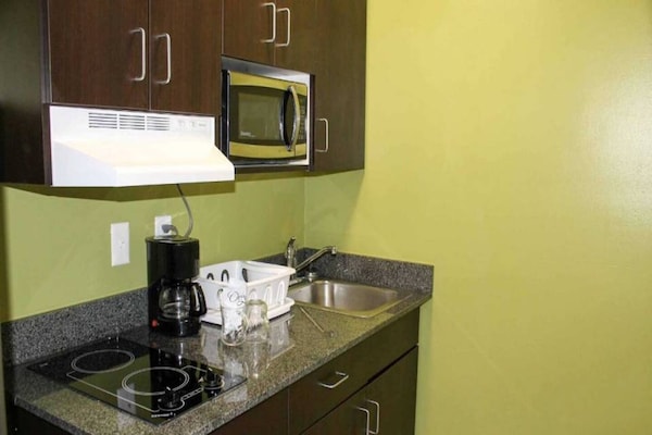 Foto van 1 tweepersoonsbed | rolstoeltoegankelijk | keuken | NSMK - BedRoom