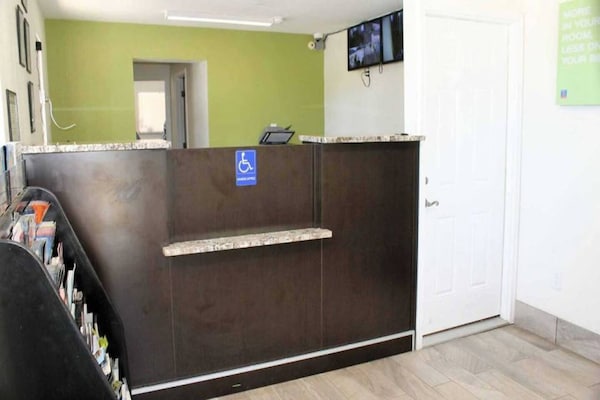 Foto van 2 tweepersoonsbedden | Toegankelijk voor mindervaliden | Badkuip | Keuken - FloorPlan