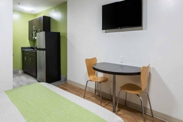 Foto van 1 kingsize bed | rolstoeltoegankelijk | keuken | rookvrij - BedRoom