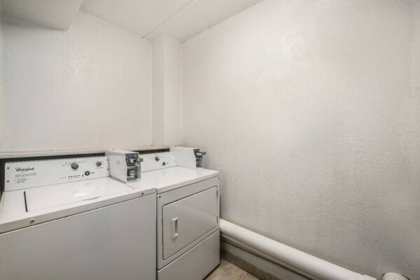 Foto van 2 tweepersoonsbedden (queensize) | Niet-roken, koelkast (Micfridge) - Facilities
