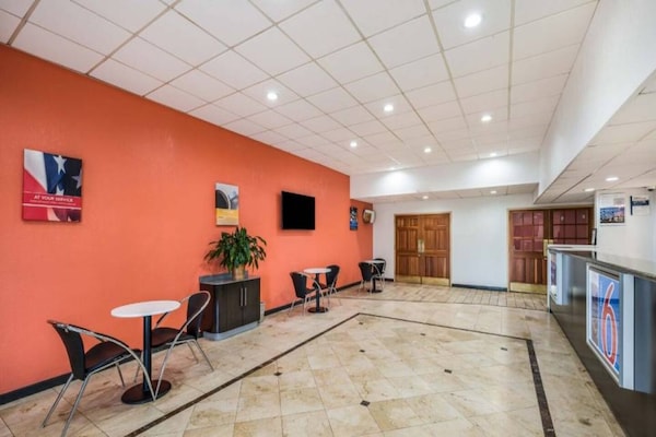 Foto van 2 tweepersoonsbedden (queensize) | Niet-roken, koelkast (Micfridge) - FloorPlan