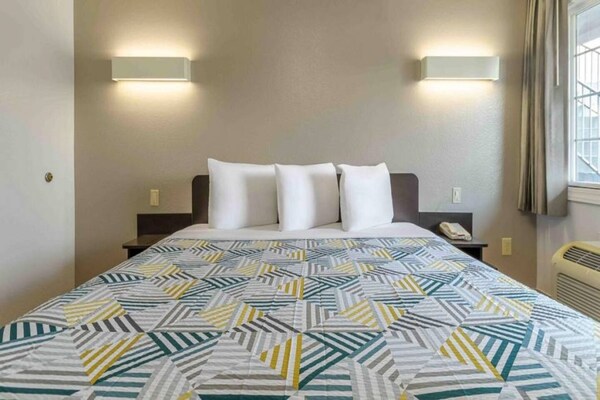 Foto van 1 kingsize bed | Toegankelijk voor mindervaliden | NSMK | Micfridg - BedRoom