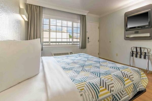 Foto van 1 kingsize bed | Toegankelijk voor mindervaliden | NSMK | Micfridg - BedRoom
