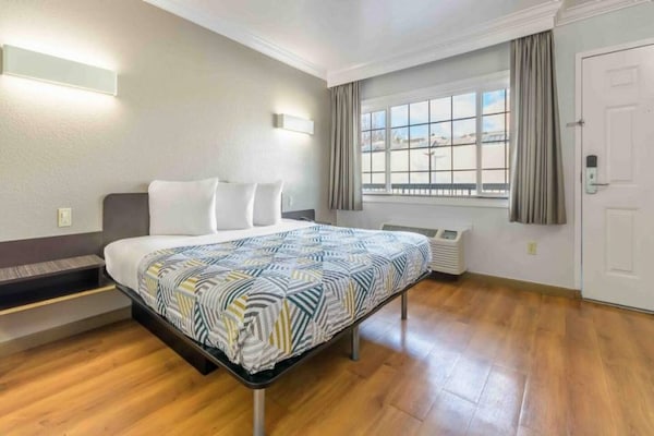 Foto van 1 tweepersoonsbed | Niet-roken, koelkast - Vakantiehuis in San Jose CA - BedRoom