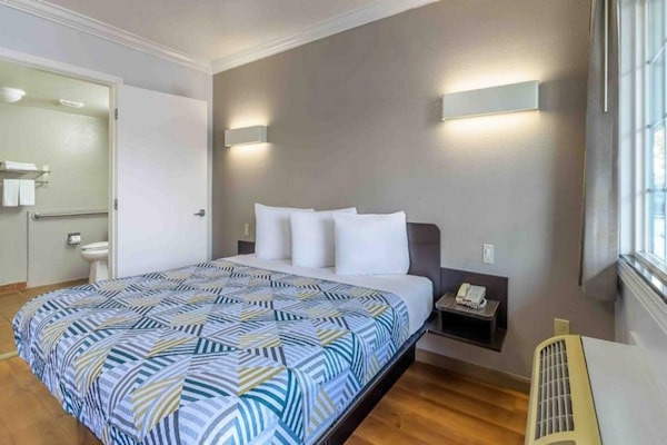 Foto van 1 tweepersoonsbed | Niet-roken, koelkast - Vakantiehuis in San Jose CA - BedRoom