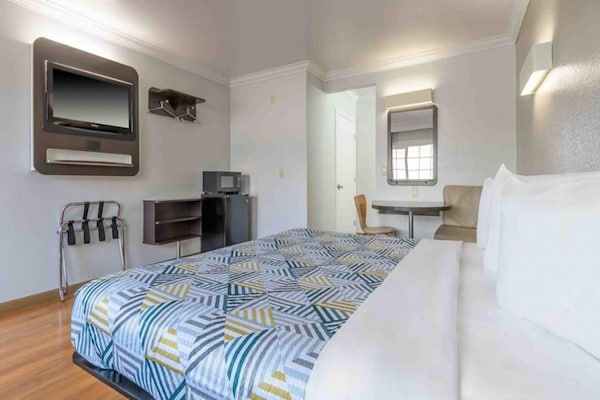 Foto van 1 kingsize bed | Roken toegestaan, koelkast aanwezig - BedRoom