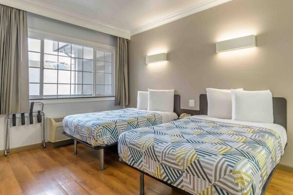 Foto van 2 tweepersoonsbedden | Niet-roken, koelkast - Vakantiehuis in San Jose CA - Facilities