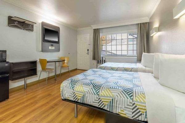 Foto van 2 tweepersoonsbedden | Niet-roken, koelkast - Vakantiehuis in San Jose CA - BedRoom