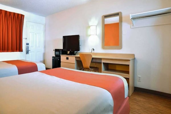 Foto van 2 tweepersoonsbedden | Motel 6 - Saint Joseph, Missouri - BedRoom