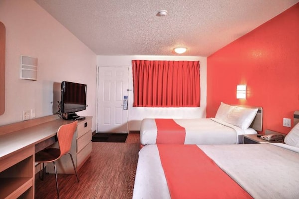 Foto van 2 tweepersoonsbedden | Motel 6 - Saint Joseph, Missouri - BedRoom