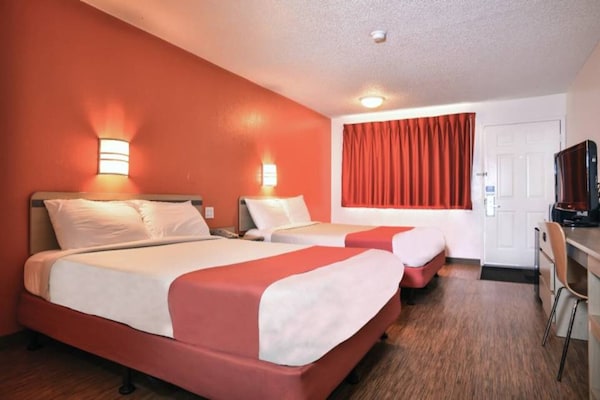 Foto van 2 tweepersoonsbedden | Motel 6 - Saint Joseph, Missouri - BedRoom