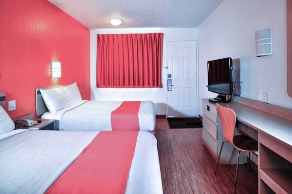 Foto van 2 tweepersoonsbedden | Motel 6 - Saint Joseph, Missouri - BedRoom