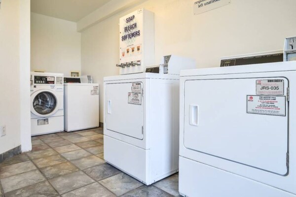 Foto van 2 tweepersoonsbedden | Motel 6 - Saint Joseph, Missouri - Facilities