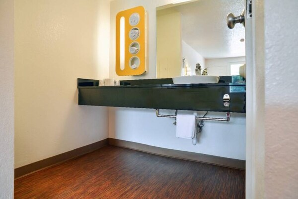 Foto van 2 tweepersoonsbedden | Motel 6 - Saint Joseph, Missouri - BedRoom