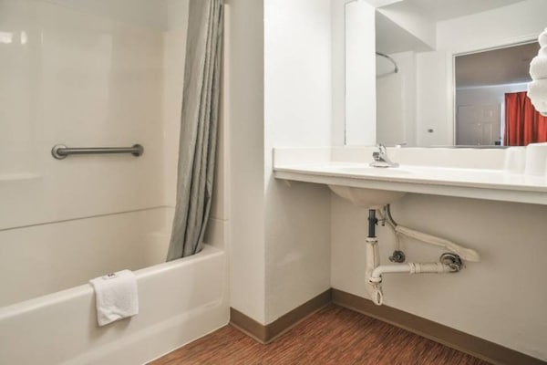 Foto van 2 tweepersoonsbedden | Motel 6 - Saint Joseph, Missouri - BedRoom