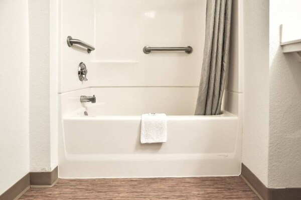 Foto van 2 tweepersoonsbedden | Motel 6 - Saint Joseph, Missouri - BedRoom