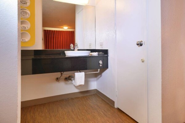 Foto van 2 tweepersoonsbedden | Motel 6 - Saint Joseph, Missouri - BedRoom