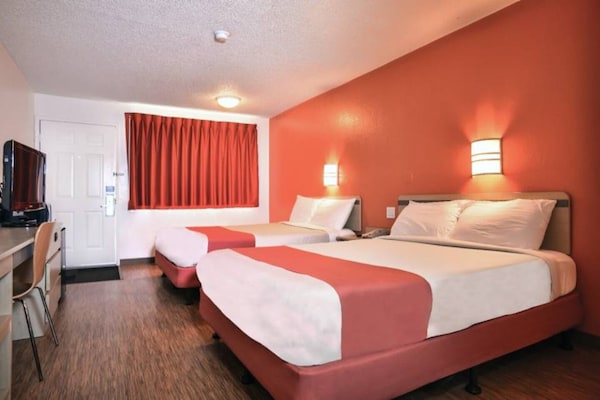 Foto van 2 tweepersoonsbedden | Motel 6 - Saint Joseph, Missouri - BedRoom