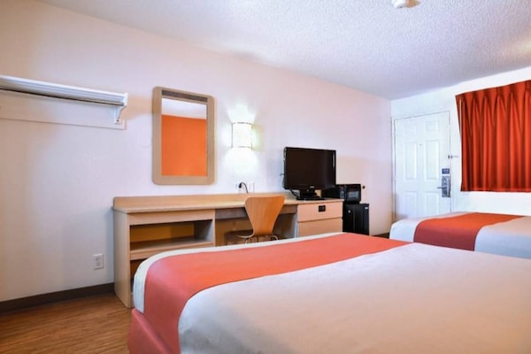 Foto van 2 tweepersoonsbedden | Motel 6 - Saint Joseph, Missouri - BedRoom