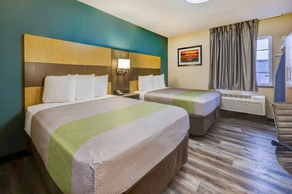 Foto van 2 tweepersoonsbedden | Rookvrij, Keuken - Vakantiehuis in Lenexa - BedRoom