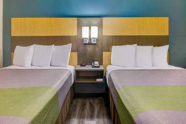 Foto van 2 tweepersoonsbedden | Rookvrij, Keuken - Vakantiehuis in Lenexa - BedRoom