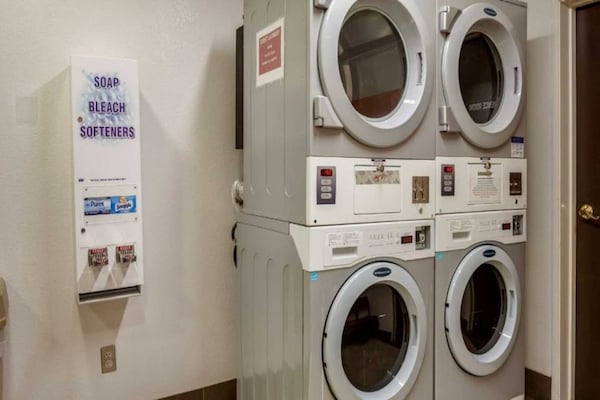 Foto van 2 tweepersoonsbedden (queensize) | Niet-roken, koelkast (Micfridge) - Facilities