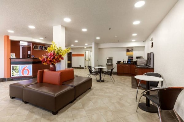 Foto van 2 tweepersoonsbedden (queensize) | Niet-roken, koelkast (Micfridge) - FloorPlan