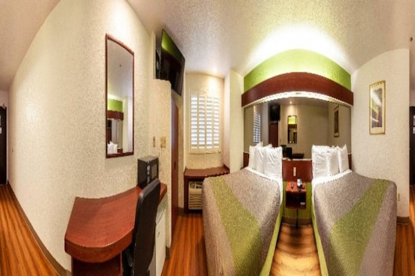 Foto van 1 tweepersoonsbed (Queensize) | Mobiliteit | Badkuip | NSMK | Micfridg - Facilities