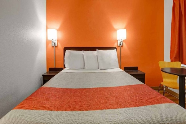Foto van 1 tweepersoonsbed (queensize) | Roken toegestaan, koelkast (Mcfridge) - BedRoom