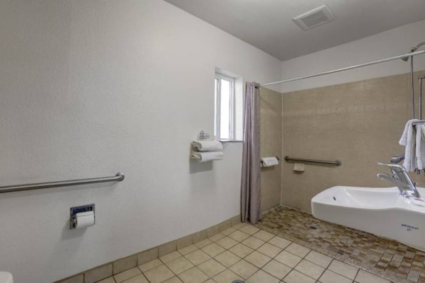 Foto van 2 tweepersoonsbedden | Niet-roken, koelkast - Vakantiehuis in Marysville - BathRoom
