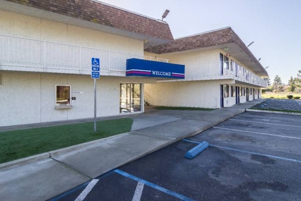 Foto van 1 tweepersoonsbed | Roken toegestaan | Oroville - Vakantiehuis in Oroville - ExteriorSummer
