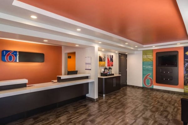 Foto van 1 tweepersoonsbed | Roken toegestaan | Oroville - Vakantiehuis in Oroville - FloorPlan