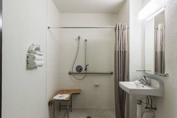 Foto van 1 tweepersoonsbed | Roken toegestaan | Oroville - Vakantiehuis in Oroville - BedRoom