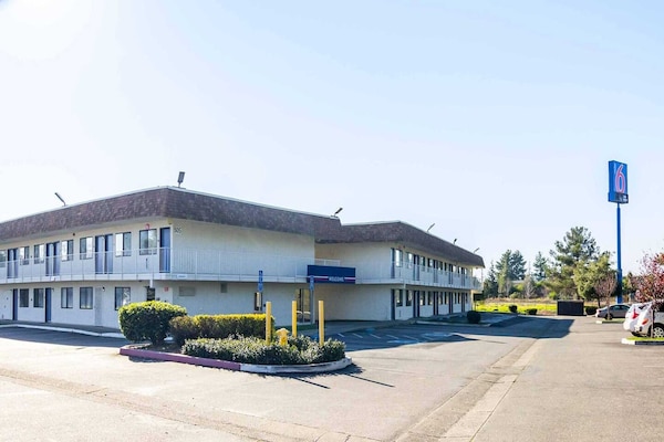 Foto van 1 tweepersoonsbed (queensize) | Roken toegestaan - Vakantiehuis in Oroville - ExteriorSummer